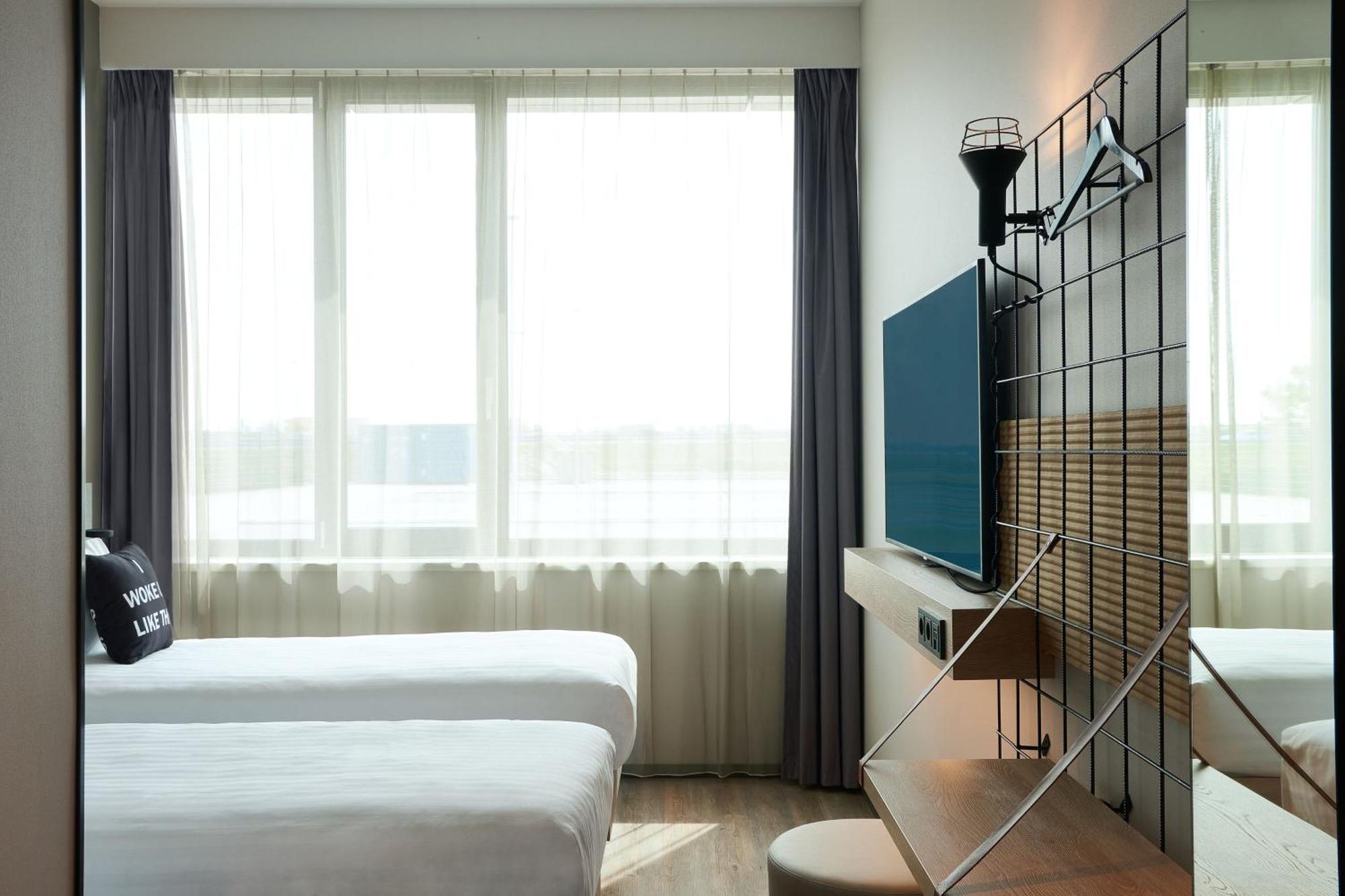 Moxy Amsterdam Schiphol Airport Otel Hoofddorp Dış mekan fotoğraf