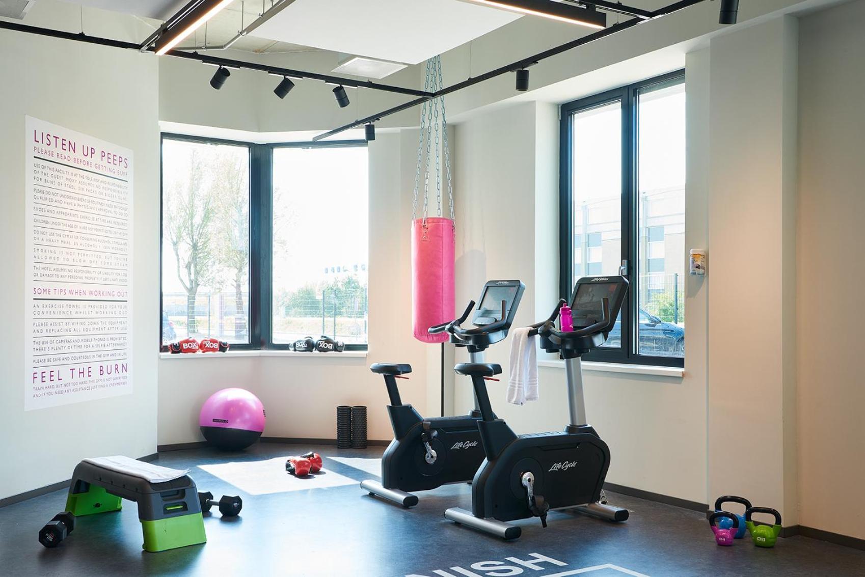 Moxy Amsterdam Schiphol Airport Otel Hoofddorp Dış mekan fotoğraf