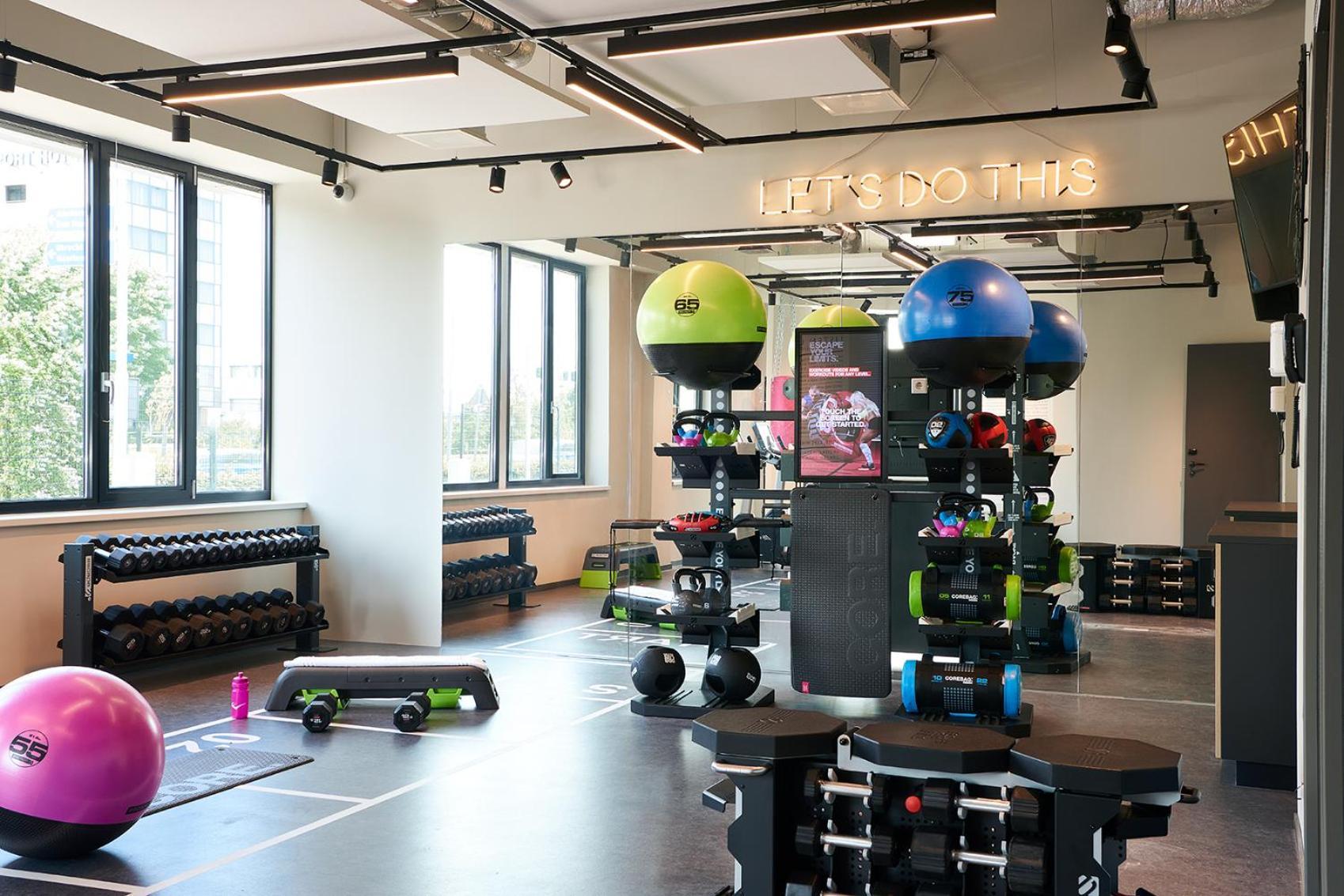 Moxy Amsterdam Schiphol Airport Otel Hoofddorp Dış mekan fotoğraf