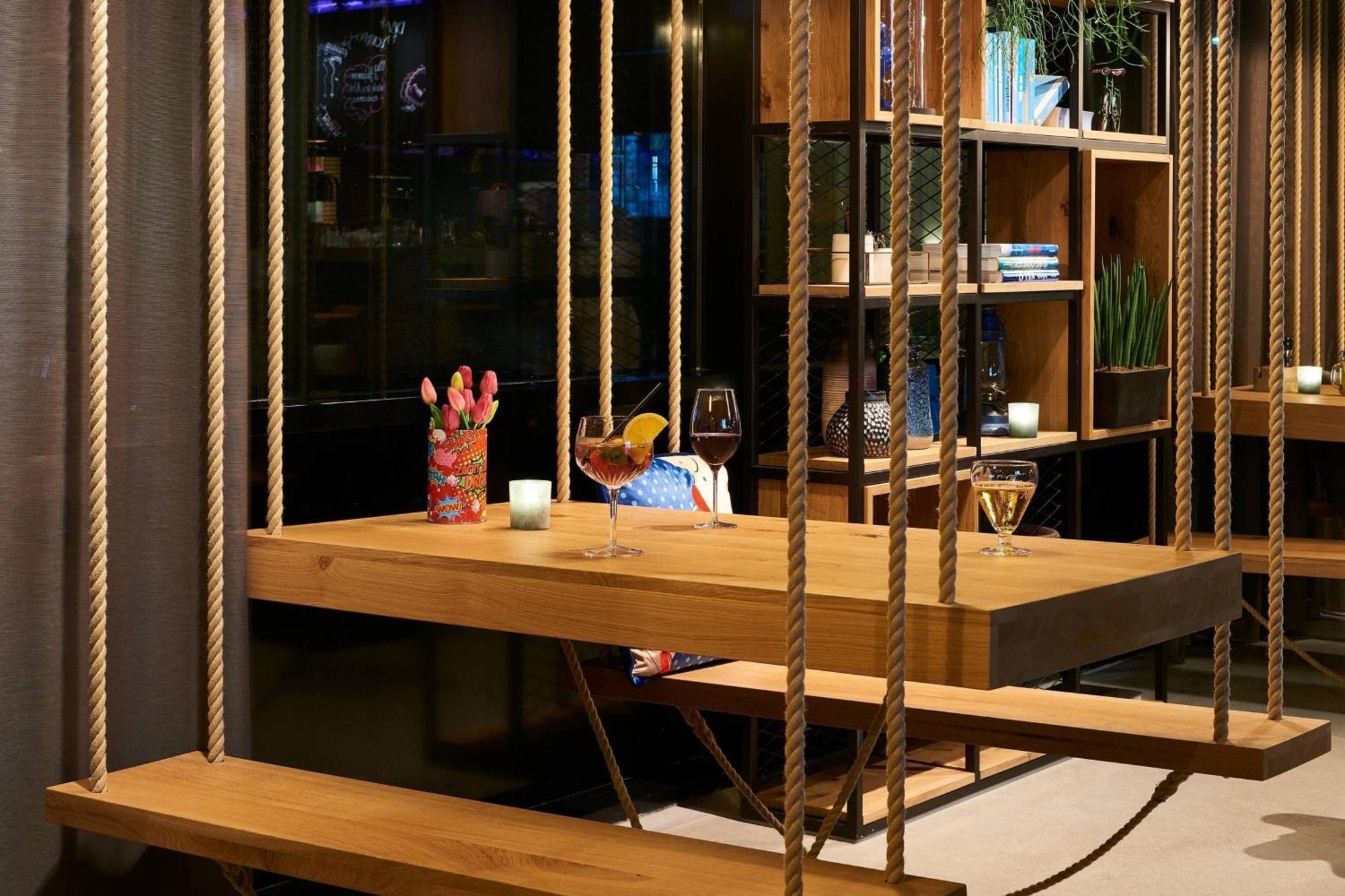 Moxy Amsterdam Schiphol Airport Otel Hoofddorp Dış mekan fotoğraf